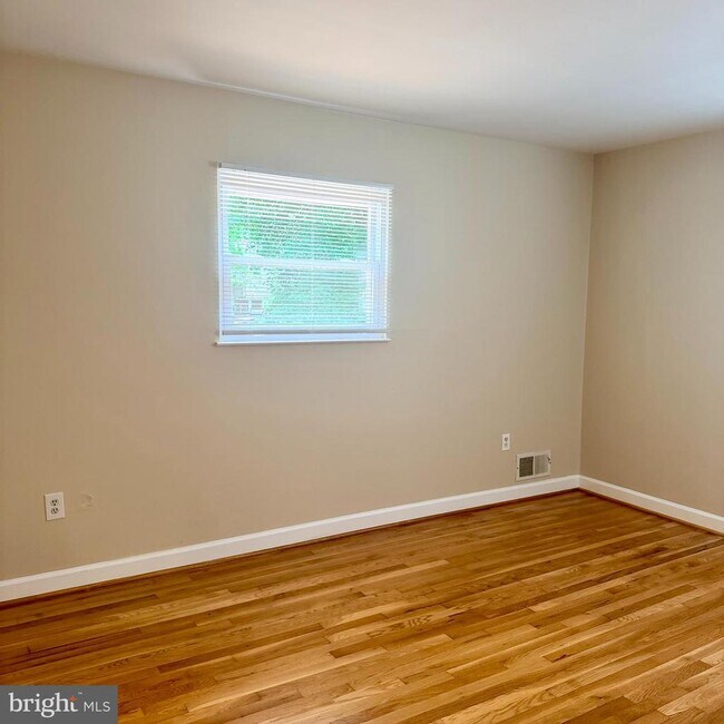 Building Photo - 14605 Nadine Dr