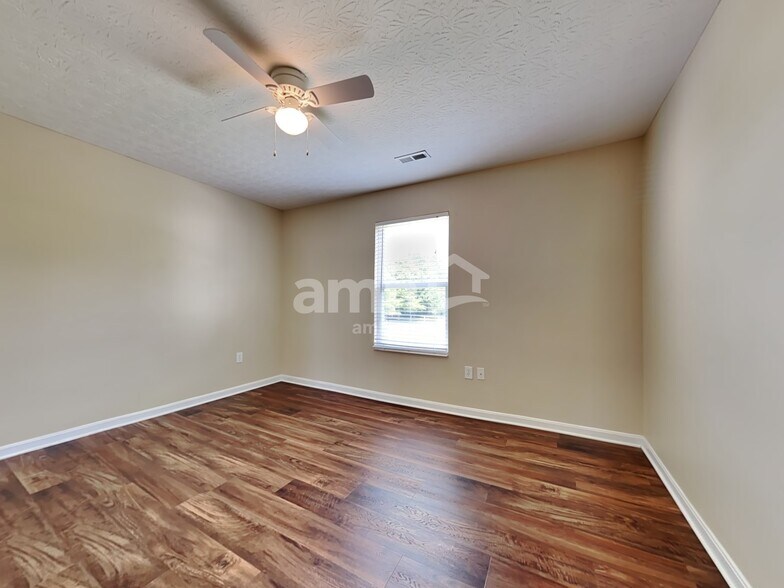 Building Photo - 320 Hennepin Dr