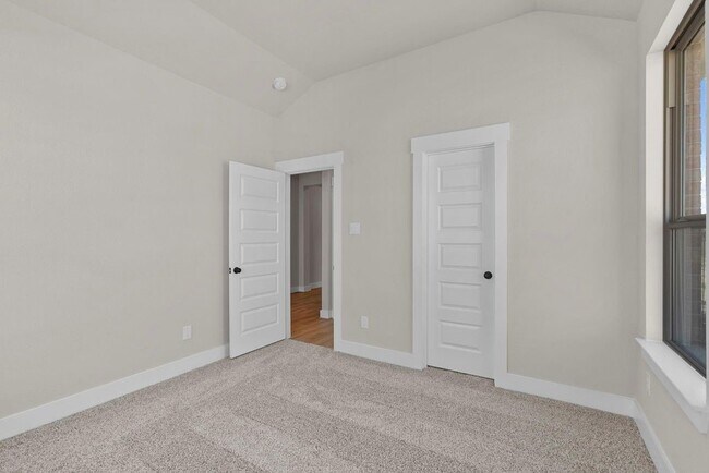 Building Photo - 2216 Inglenook Grv Dr