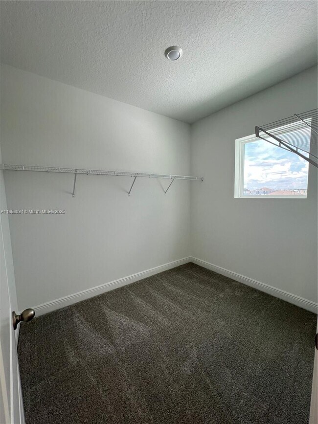 Building Photo - 10100 Ballast Dr