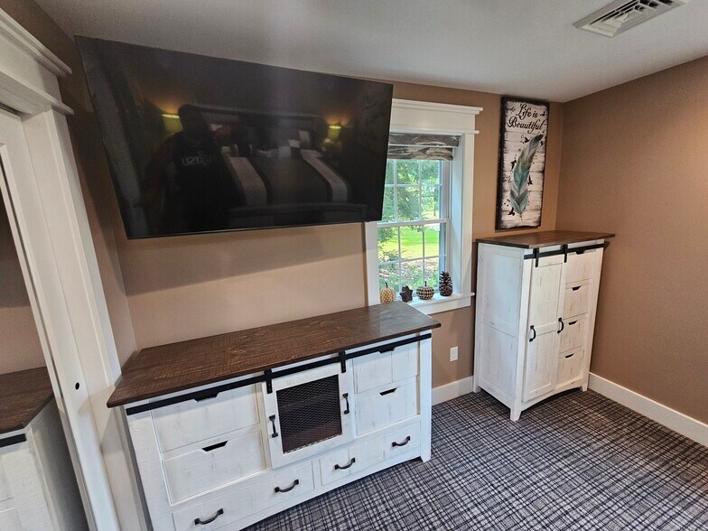 Building Photo - 435 High St