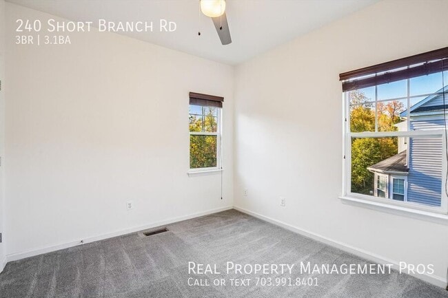 Building Photo - 240 Short Branch Rd