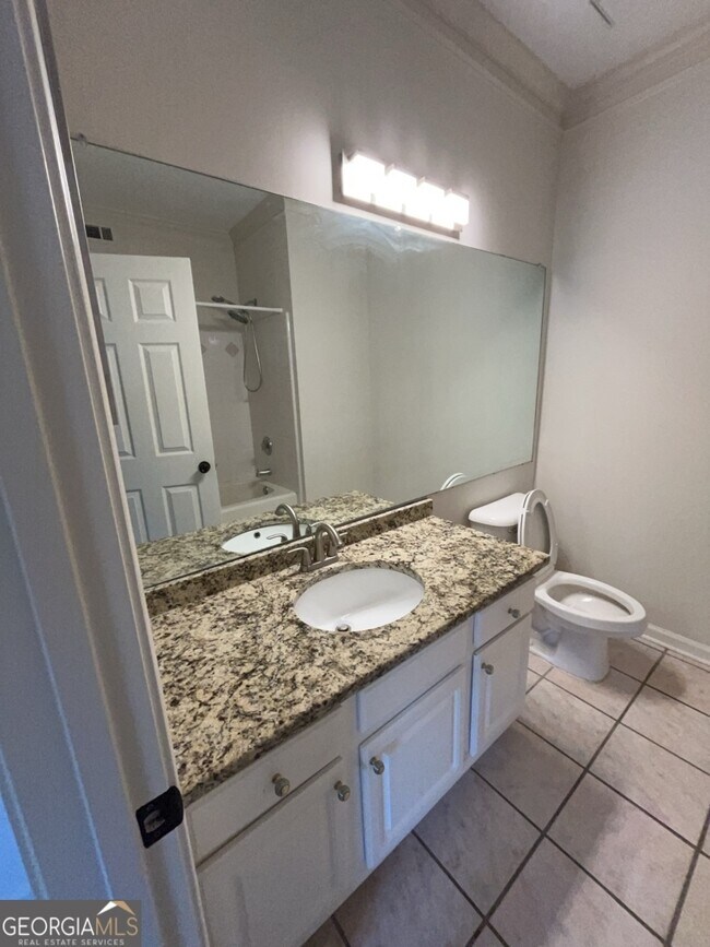 Building Photo - 955 Juniper St NE