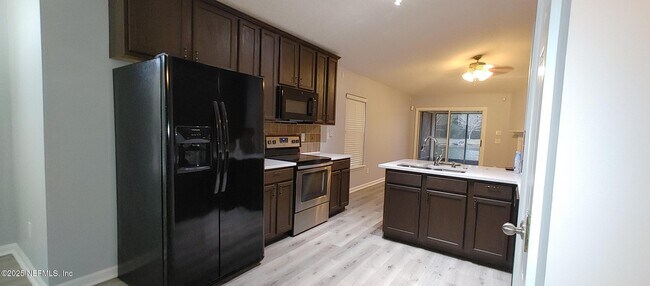 Building Photo - 2155 S Cranbrook Ave