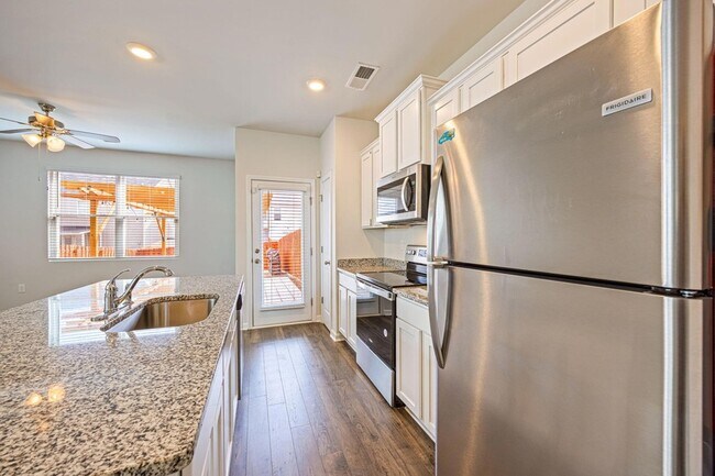 Building Photo - 5438 Thrasher Ln