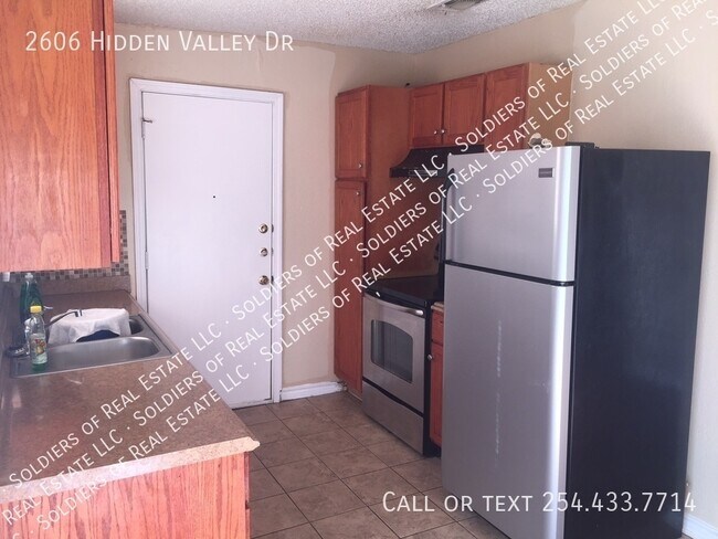 Building Photo - 2606 Hidden Valley Dr