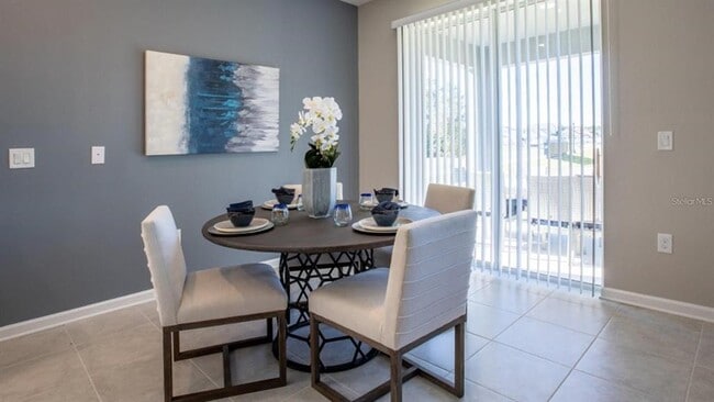 Building Photo - 643 Grove St