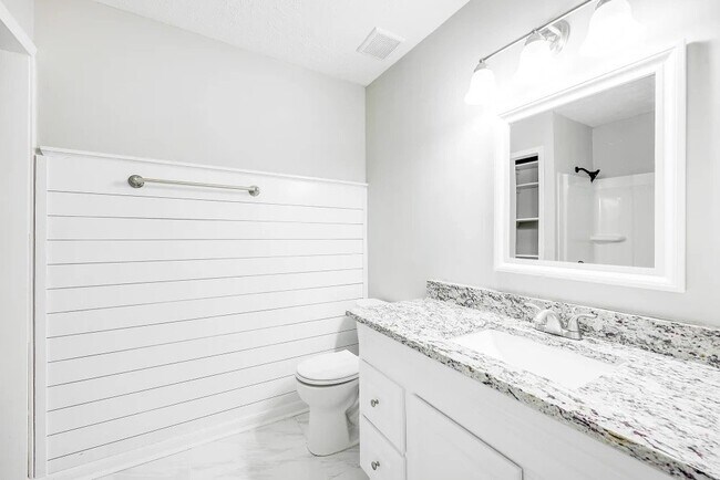 Building Photo - 106 Redondo Ct S