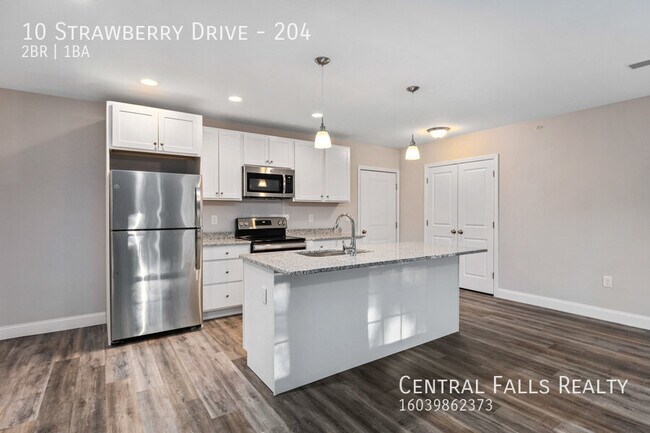 Building Photo - 10 Strawberry Dr
