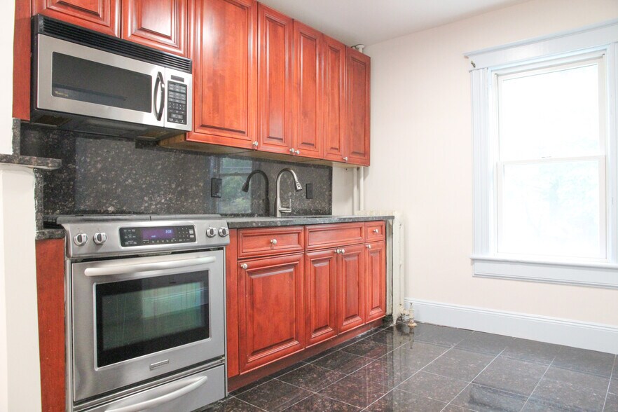 Kitchen - 119 Liberty Ave