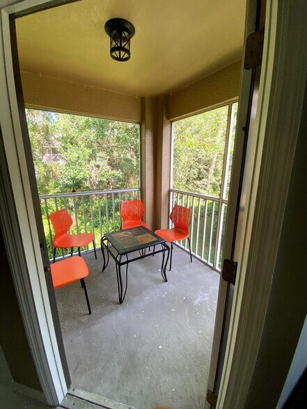 Outdoor Terrace - 3687 Oakdale Cir
