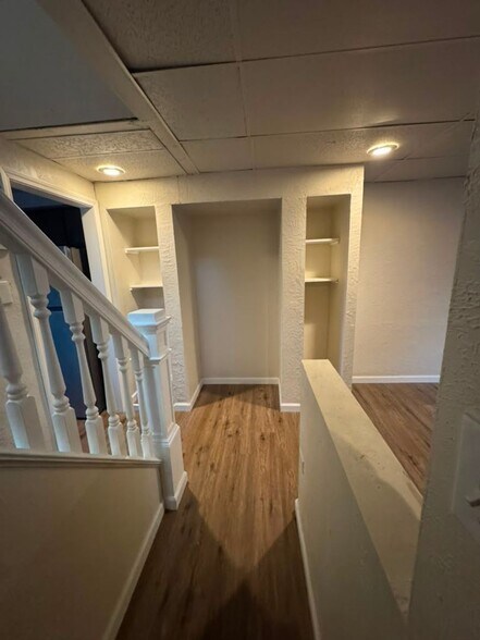 Building Photo - 427 Oak Aly