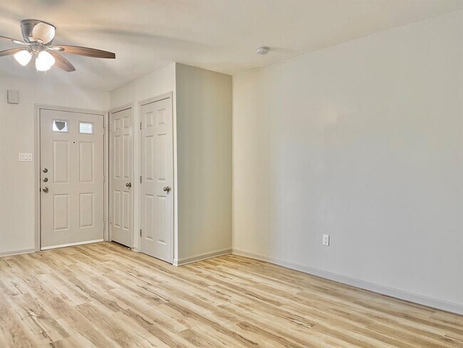 Building Photo - 1311 Antoine Dr