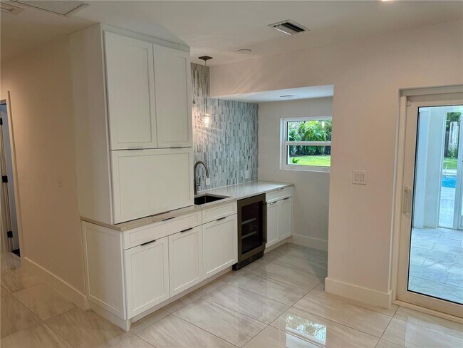 Building Photo - 1359 Harbor Dr