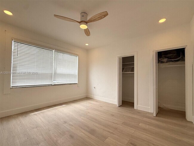 Building Photo - 12906 NE 6th Ave