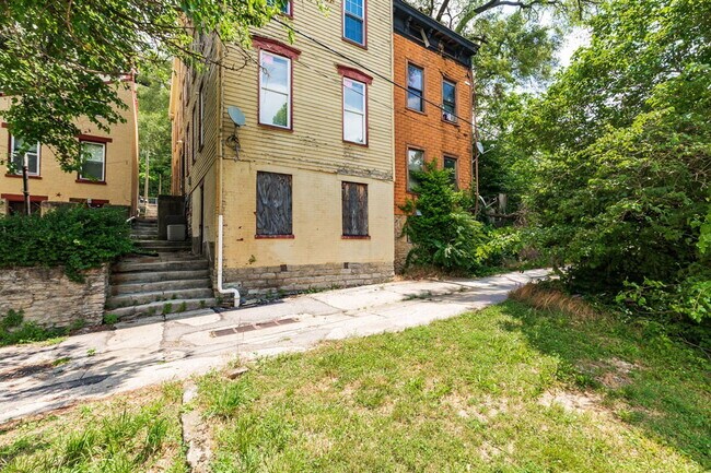 Building Photo - 111 Gage St