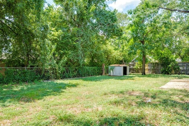 Building Photo - 809 Neans Dr