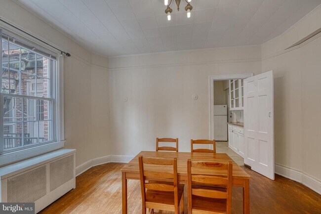 Building Photo - 101 W 39th St