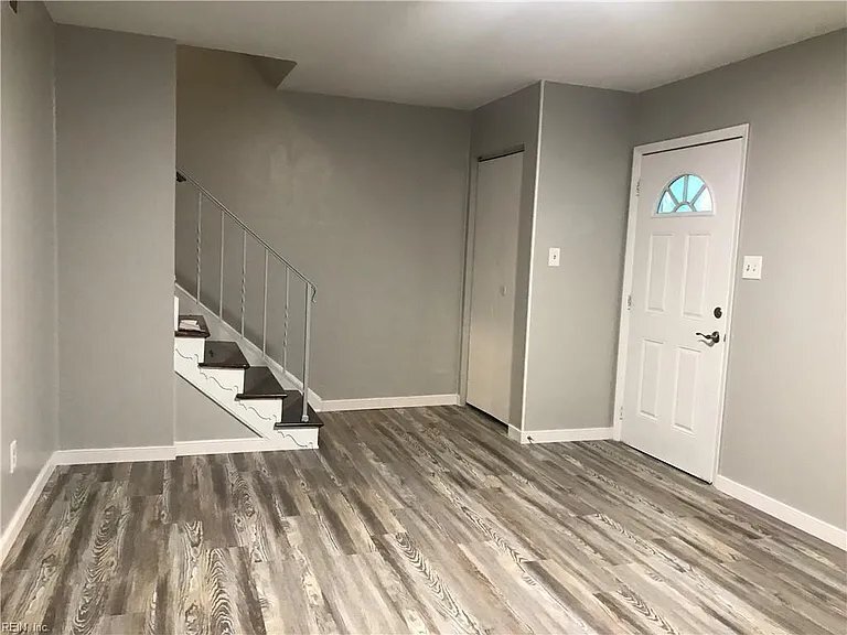 Building Photo - 5775 W Hastings Arch