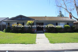 Building Photo - Back On The Rental Market Update 3 Bedroom Home With A Swimming Pool!!!