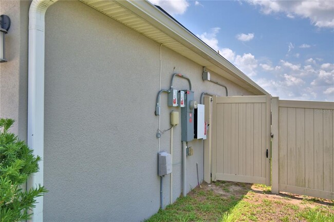 Building Photo - 605 Vittorio Dr