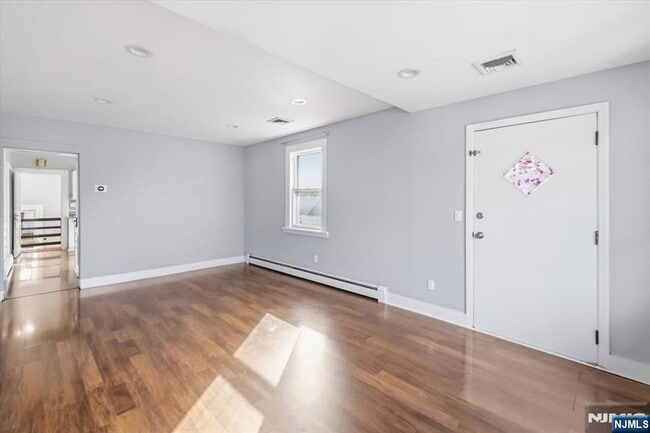 Building Photo - 79 Lincoln Ave