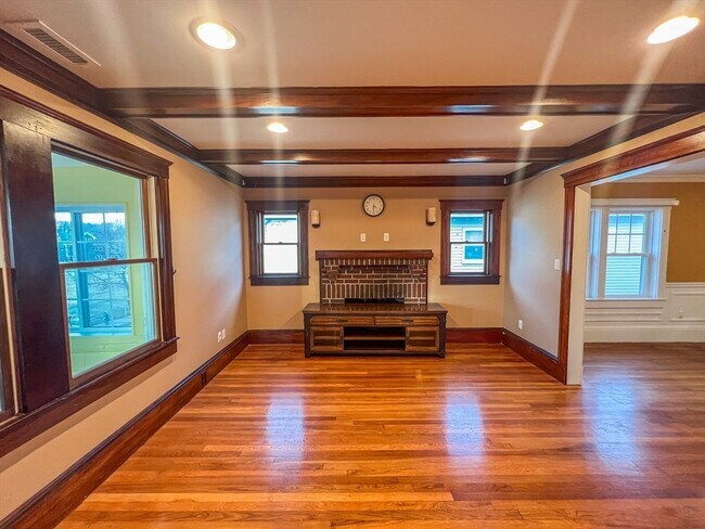 Building Photo - 267 Beech St