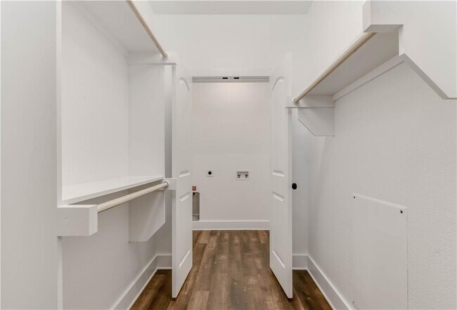 Building Photo - 4704 Sunset Trail