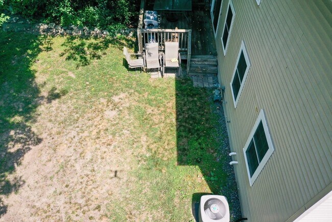Building Photo - 3 Redwood Rd