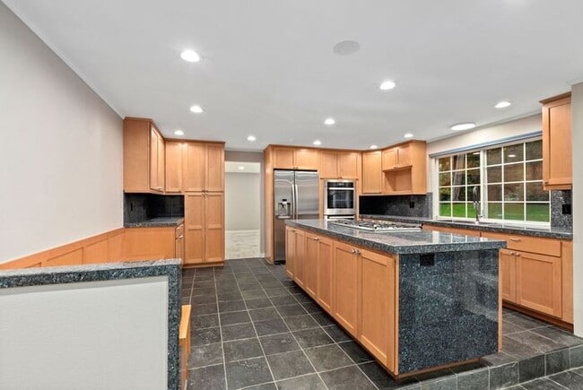 Building Photo - Stunning Private AIR CONDITIONED Dream Home in Coveted Bridal Trails