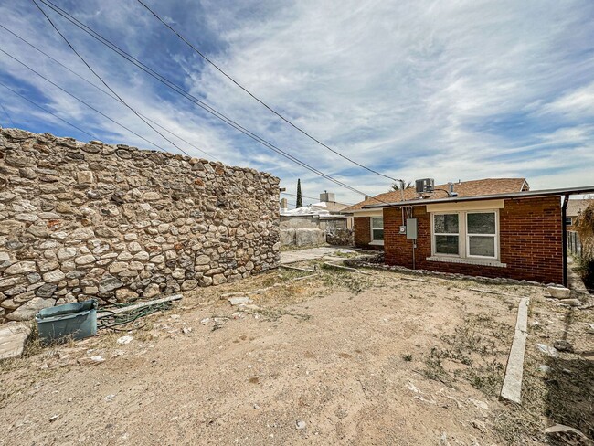 Building Photo - Welcome home!
