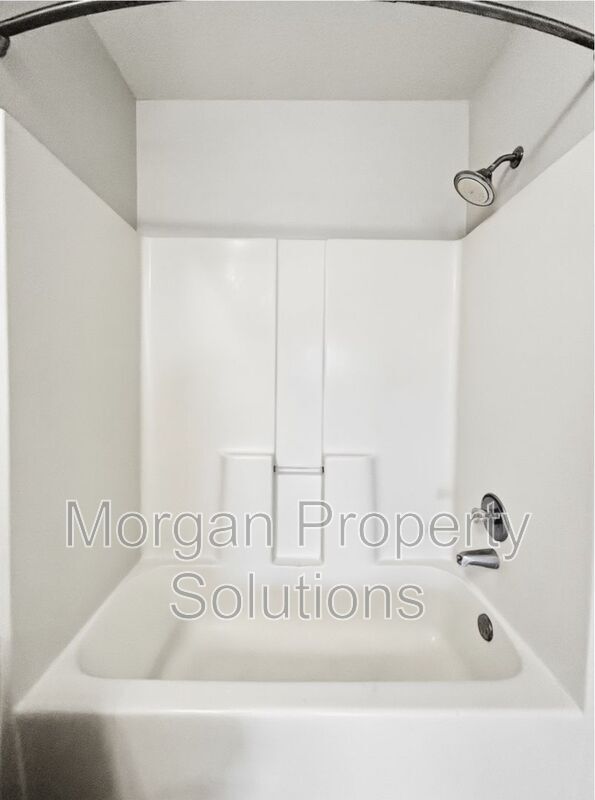 Building Photo - 5463 Vineland Rd