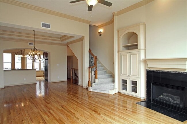 Building Photo - 622 Bomar St