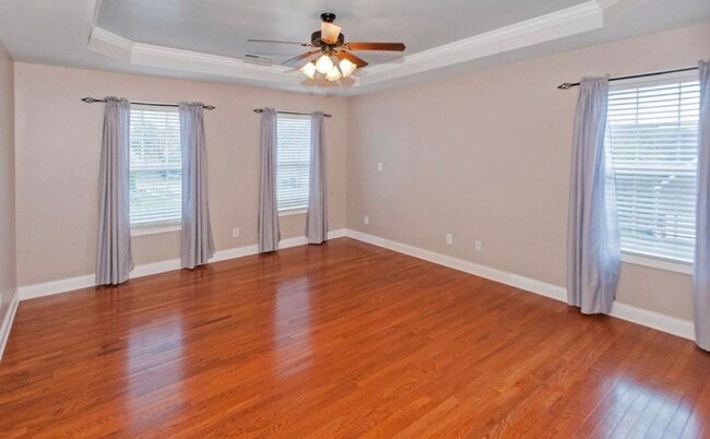 Building Photo - Welcome home to this stunning 4-bedroom, 2.5-bath residence in the highly sought-after Williamsga...