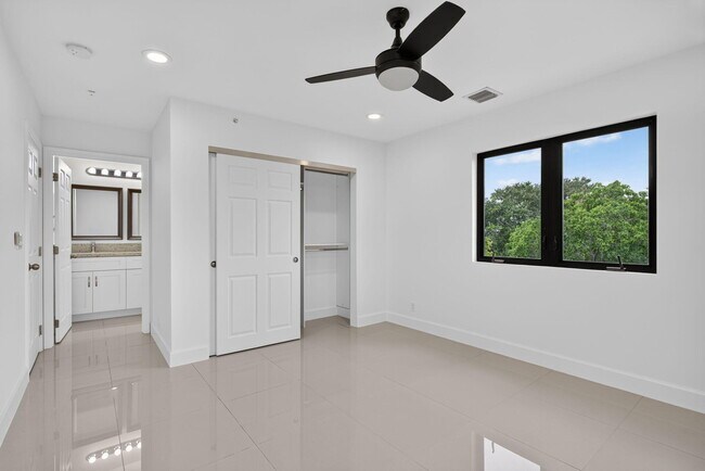 Building Photo - 444 NW 41st St