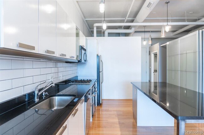 Building Photo - 100 N Center St