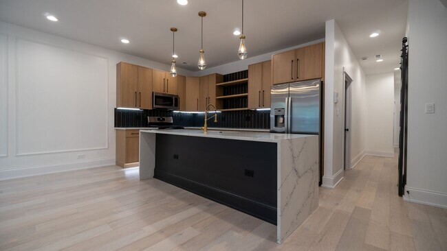 Building Photo - Newly Rehabbed 3-bedroom, 2-bath Gem with In-Unit Washer/Dryer! Discover Uptown Living.