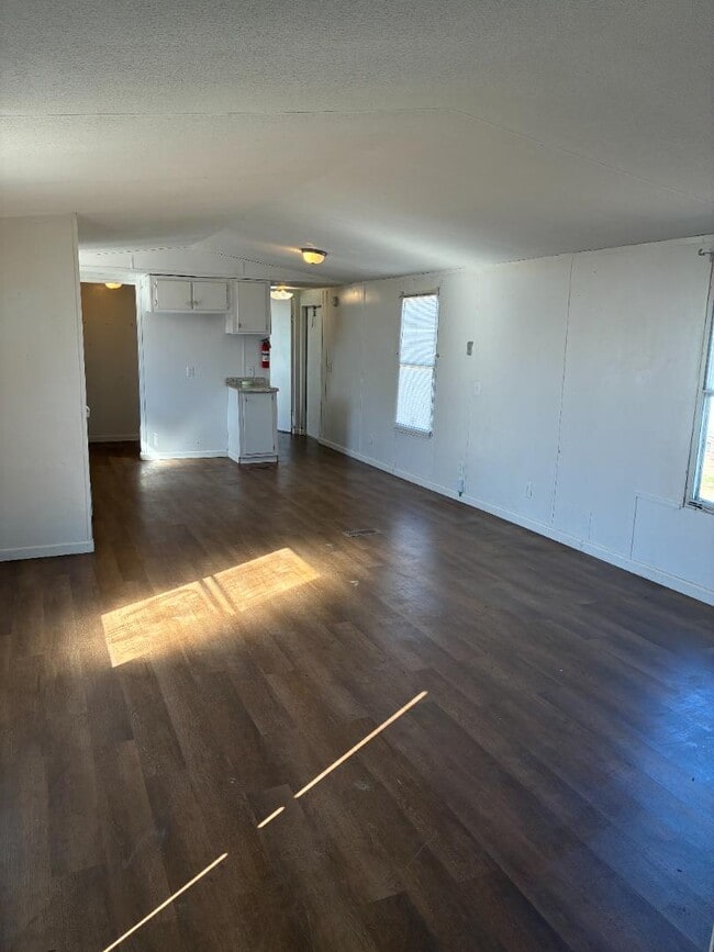 Building Photo - 2320 Wysteria Ln