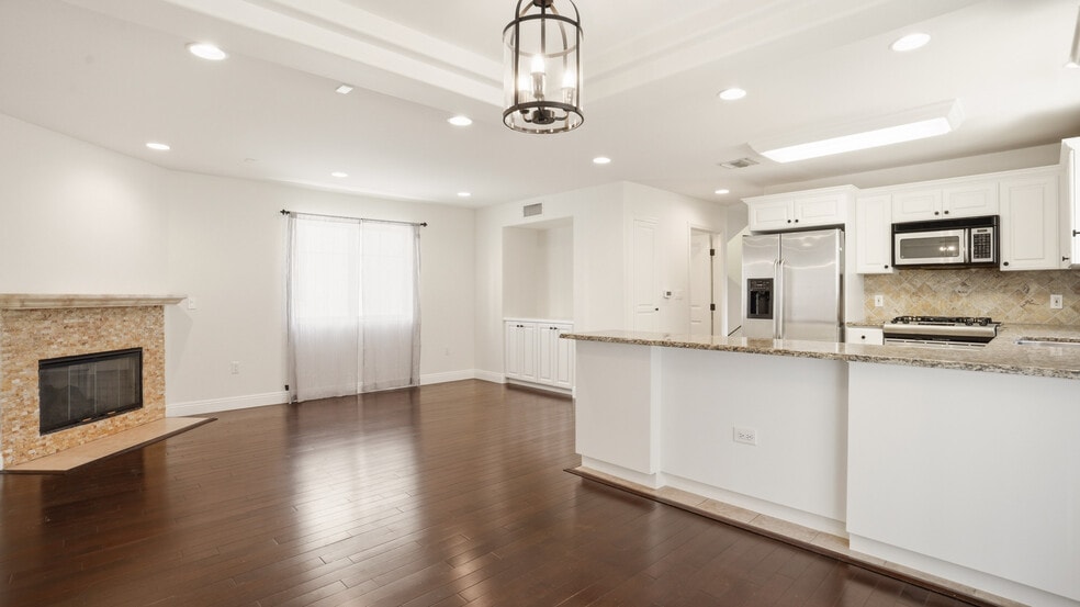 Building Photo - 10752 Hortense St