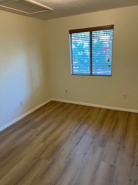 Building Photo - 259 Spruce Ln