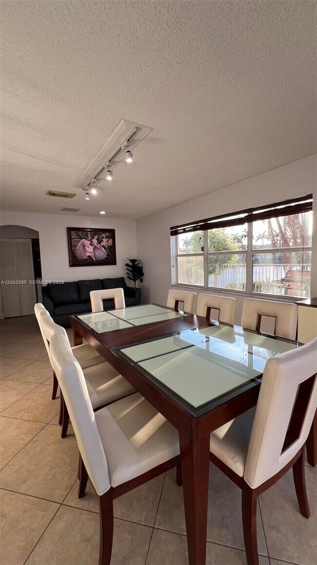 Building Photo - 1590 Seagrape Way