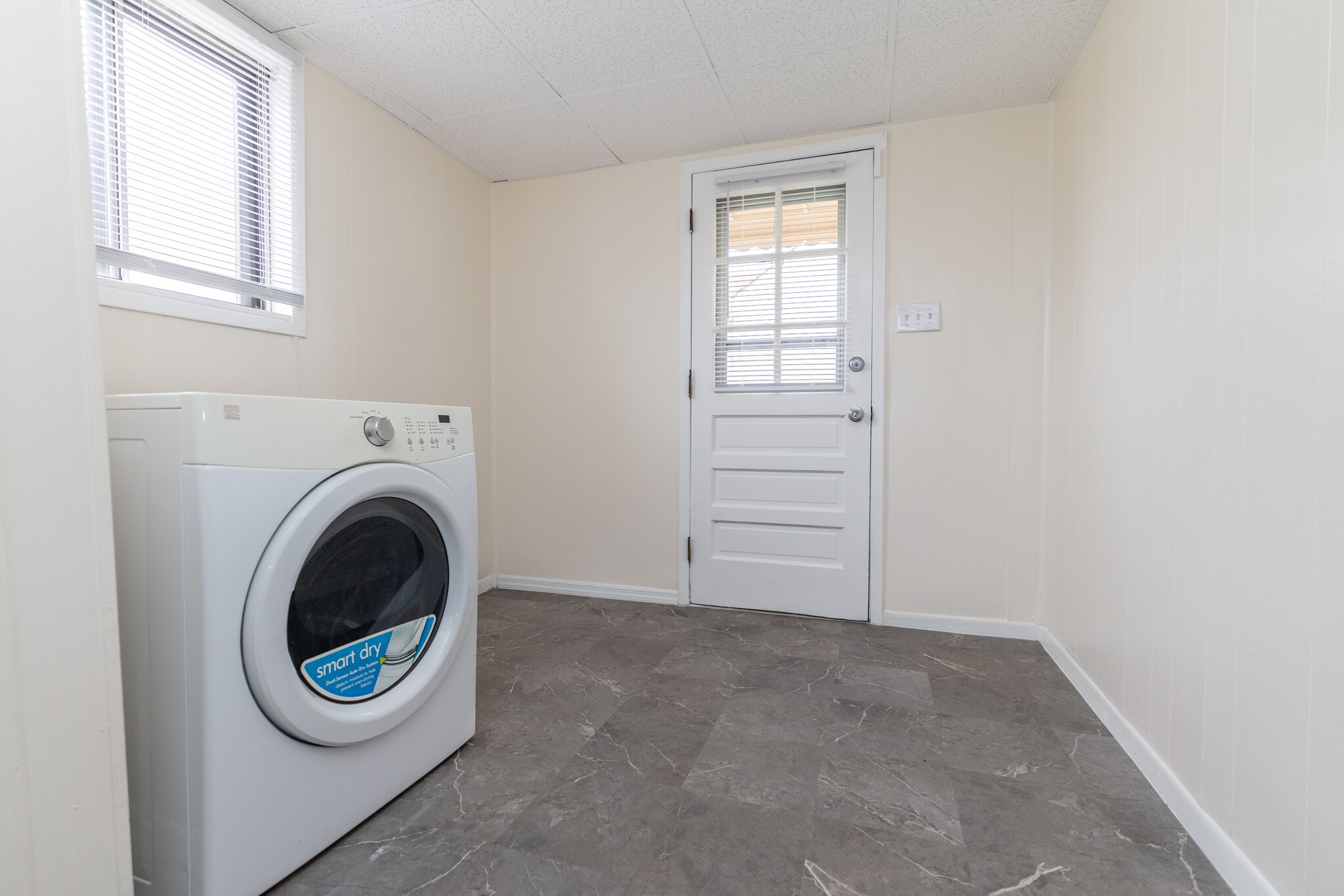 Building Photo - 9022 Joi Dr