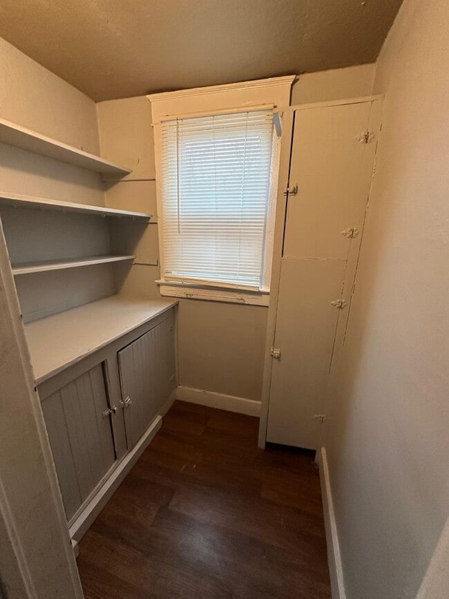 Building Photo - 3 bedroom 1 bath