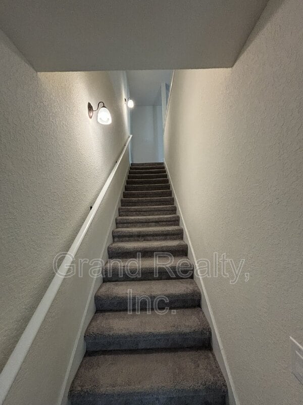 Building Photo - 4415 Village Oak Ln