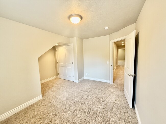 Building Photo - 2028 E 4500 S