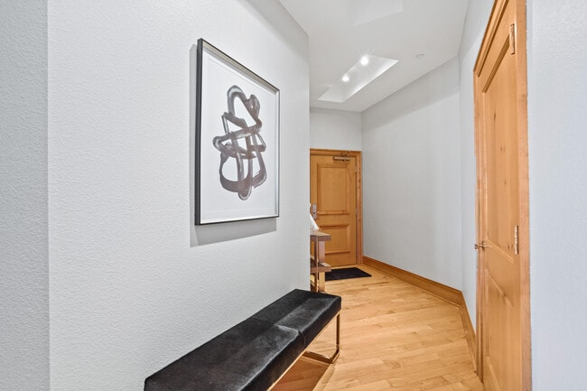 Building Photo - 1313 N Franklin Pl