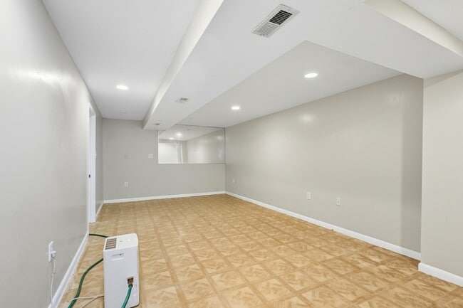 Building Photo - 7910 Beechnut Rd