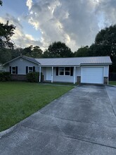 Building Photo - 2413 Creekwood Dr