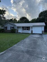 Building Photo - 2413 Creekwood Dr