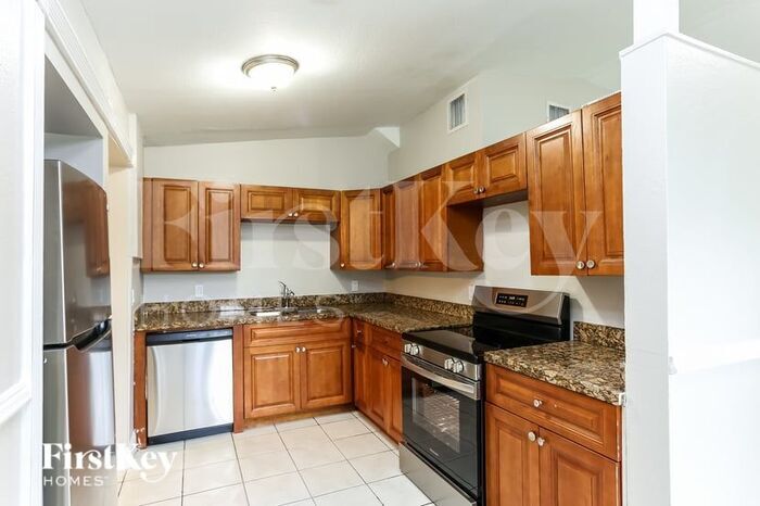 Building Photo - 1290 SW 28th Ave